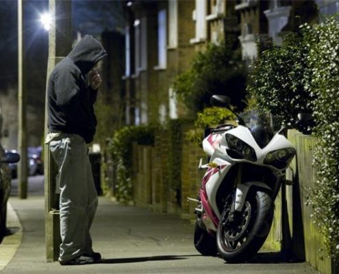 Mua xe máy ăn trộm có phải chịu trách nhiệm hình sự không