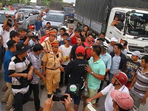 Gây rối trật tự công cộng là gì? Tội gây rối trật tự công cộng bị phạt tù mấy năm?