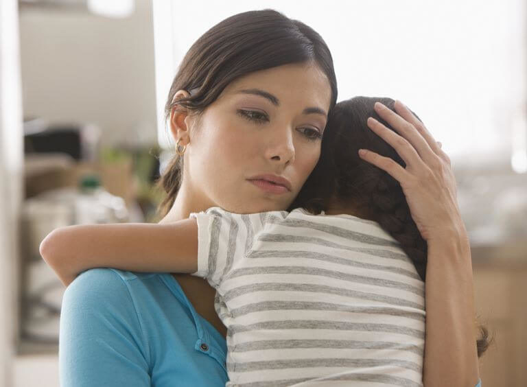 Quyền nuôi con dưới 3 tuổi sau khi ly hôn được quy định ra sao?