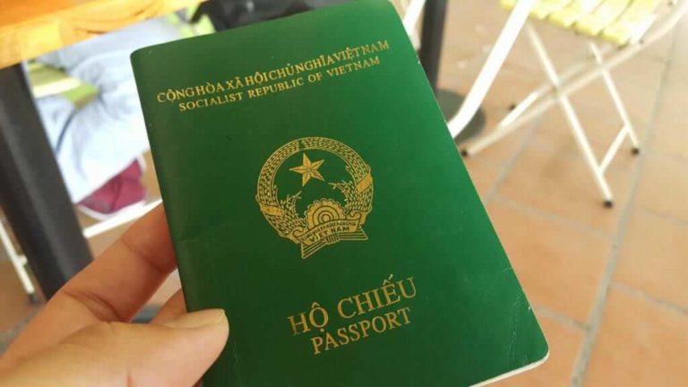 Đổi hộ khẩu có phải làm lại CMND và hộ chiếu không?