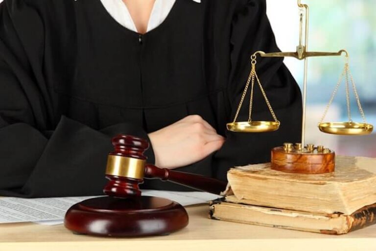 Dịch vụ luật sư khởi kiện vụ án lao động